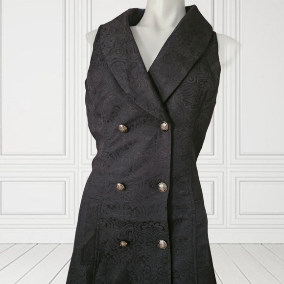 Hearts & Roses London Elegant Black Vest - Picture 3 of 10